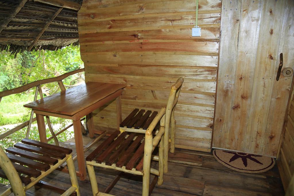 Kumbuk Tree House Villa Tissamaharama Exterior photo