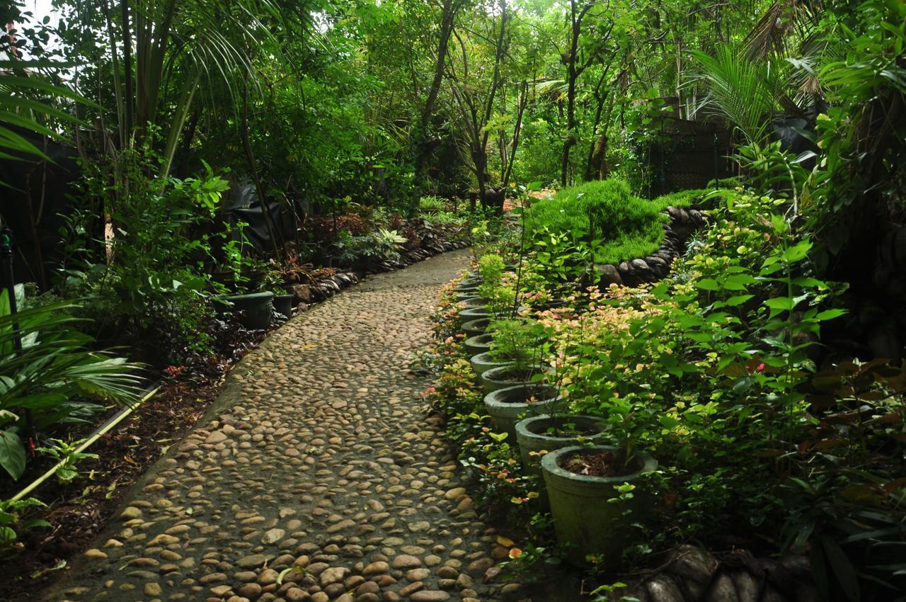 Kumbuk Tree House Villa Tissamaharama Exterior photo